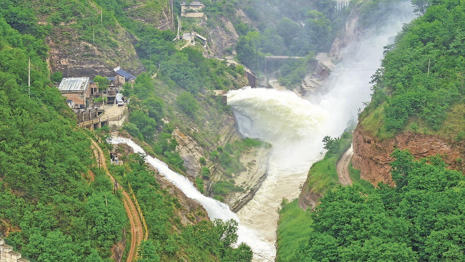 巴家咀水庫準時提閘泄水