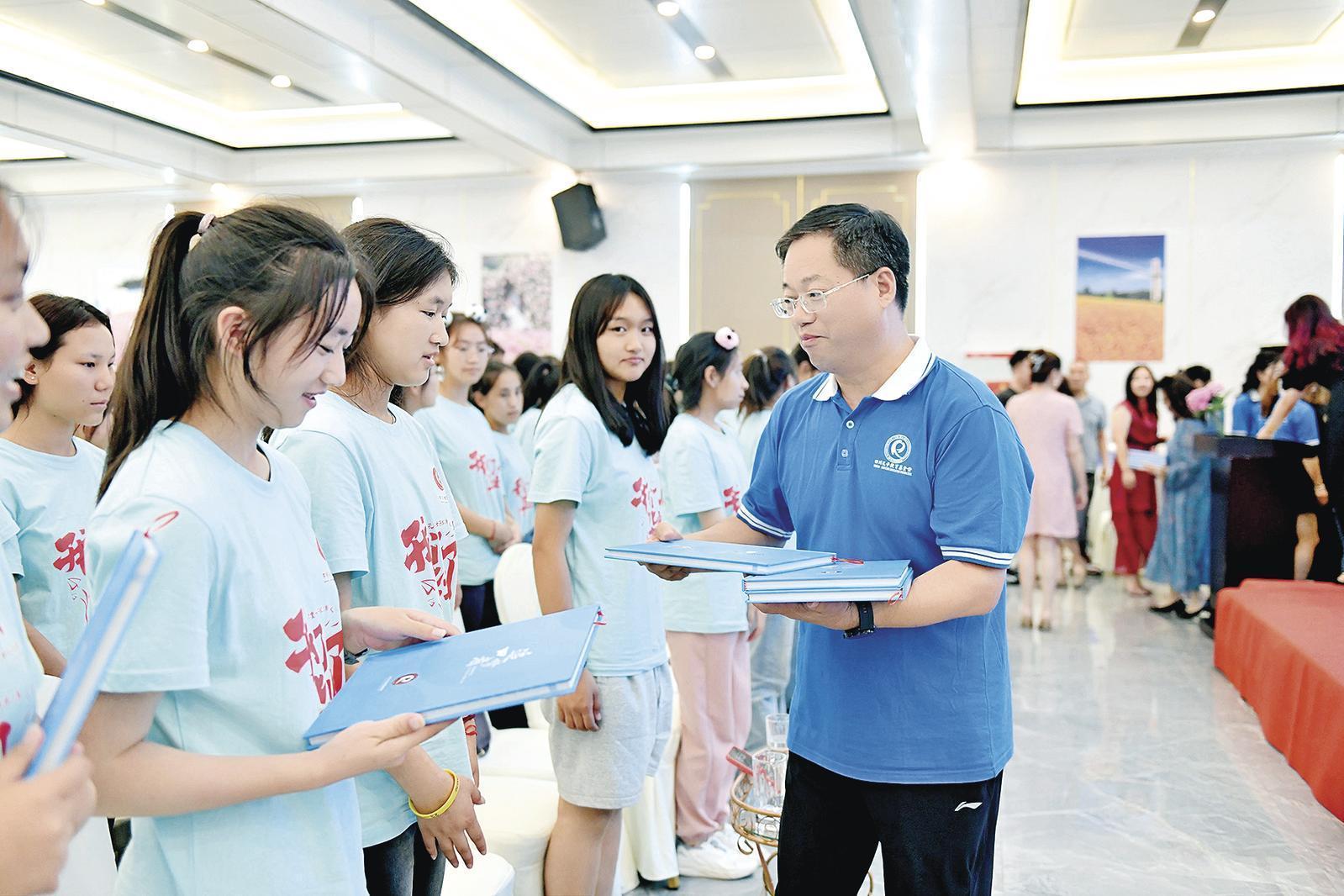 【走南闖北慶陽人】張榮：把慶陽講給世界聽