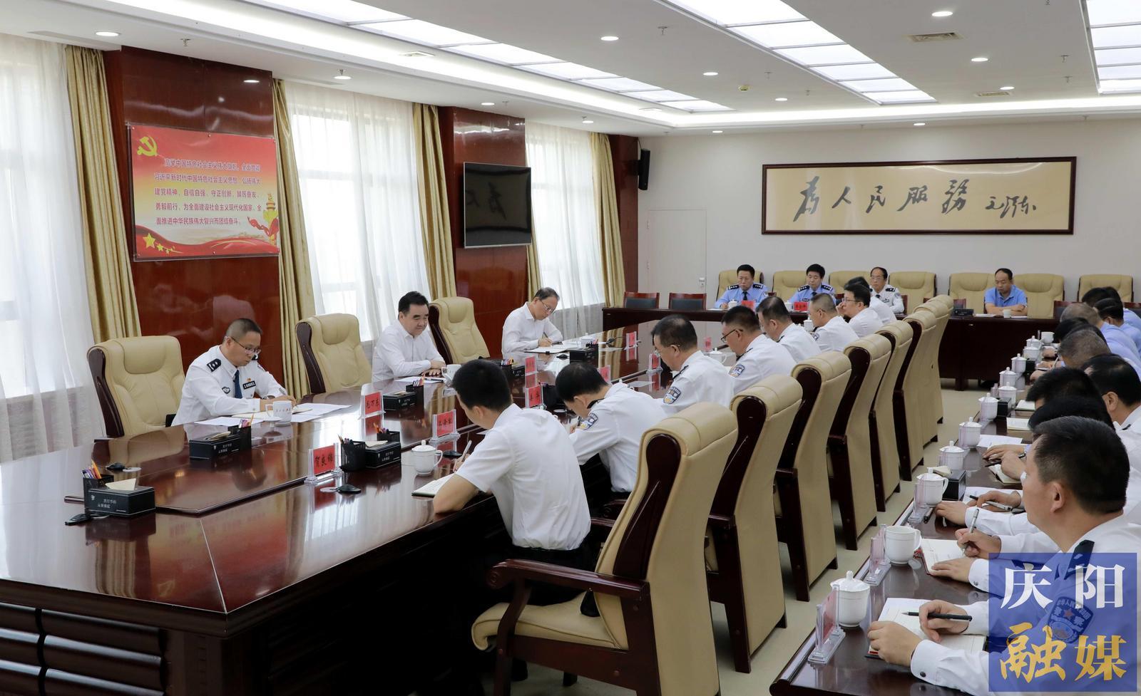 黃澤元與市公安局新任職干部集體談話時(shí)強(qiáng)調(diào) 全力以赴履行好黨和人民賦予的職責(zé)使命 更好為慶陽經(jīng)濟(jì)社會(huì)高質(zhì)量發(fā)展保駕護(hù)航