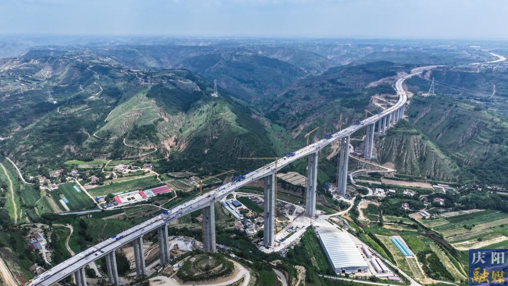 【攝影報道】G309線西合公路蓋家川特大橋建設取得關鍵進展