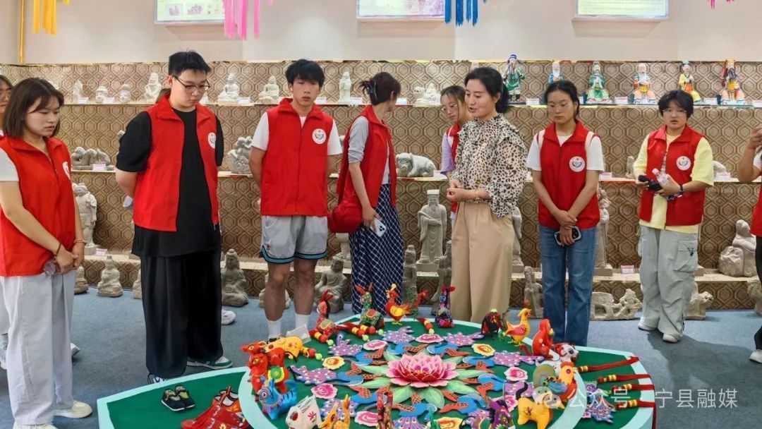 甘肅醫(yī)學(xué)院師生來(lái)寧縣文化館開(kāi)展社會(huì)實(shí)踐活動(dòng)