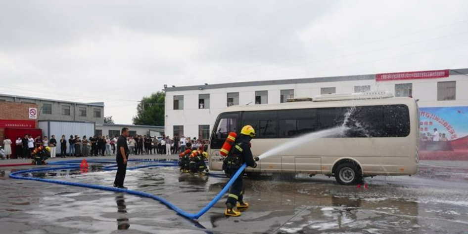 市區(qū)聯(lián)合舉辦2025年道路運(yùn)輸行業(yè)突發(fā)事件綜合應(yīng)急救援演練