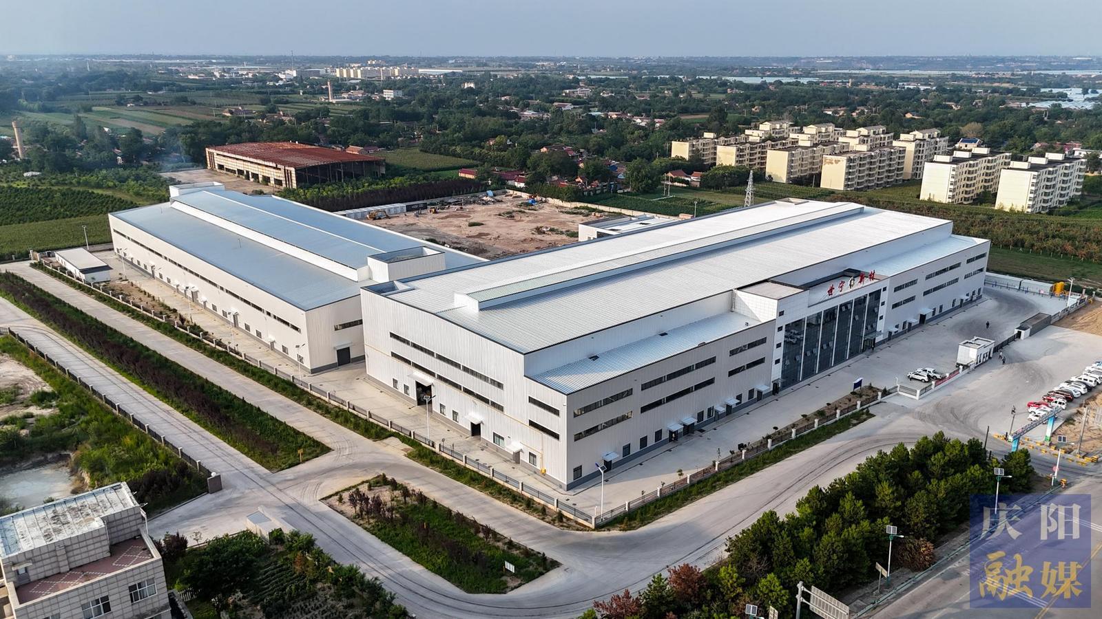 【攝影報(bào)道】甘肅世寧新材料一期項(xiàng)目部分產(chǎn)線投產(chǎn)運(yùn)行，后續(xù)建設(shè)有序推進(jìn)