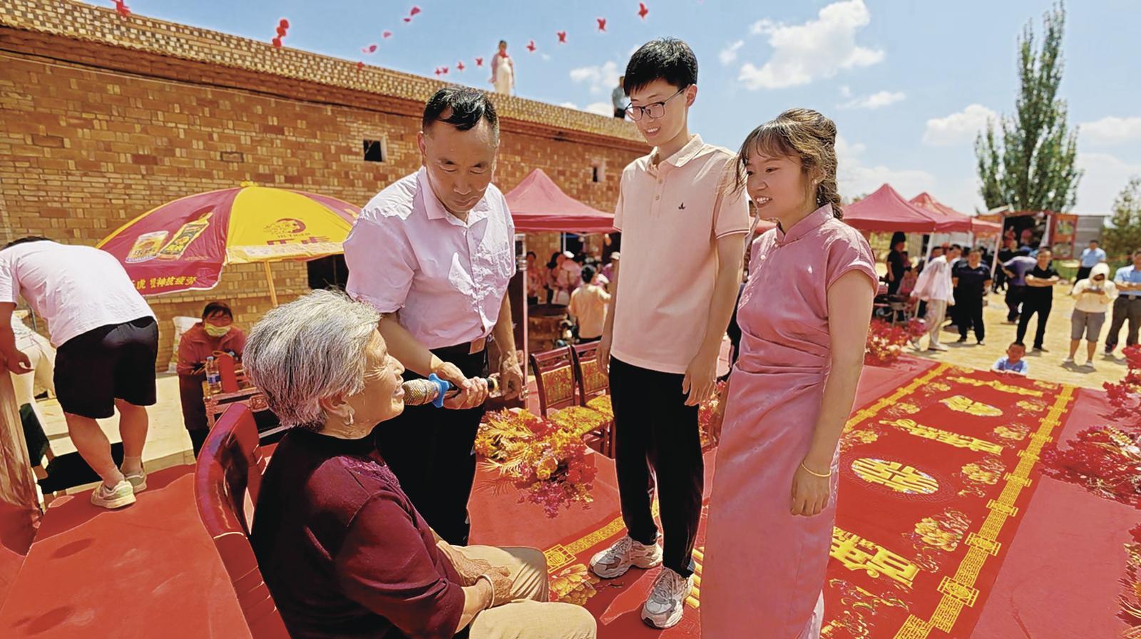 婚事新辦傳佳話 文明新風(fēng)樹榜樣