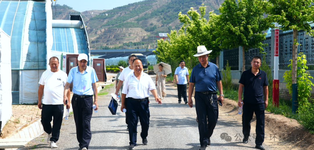 西部散文學(xué)會甘肅分會15名作家深入環(huán)縣開展文學(xué)采風(fēng)活動