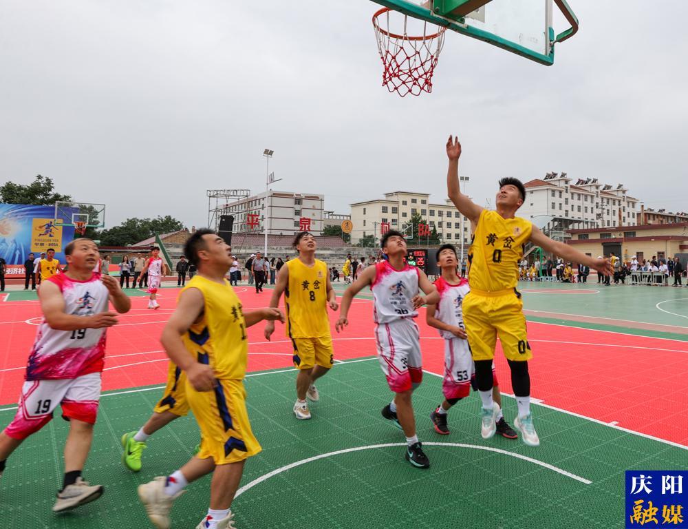 【攝影報(bào)道】2025年慶陽(yáng)市“大賢杯”和美鄉(xiāng)村籃球大賽暨“平泉·村BA”火熱開賽