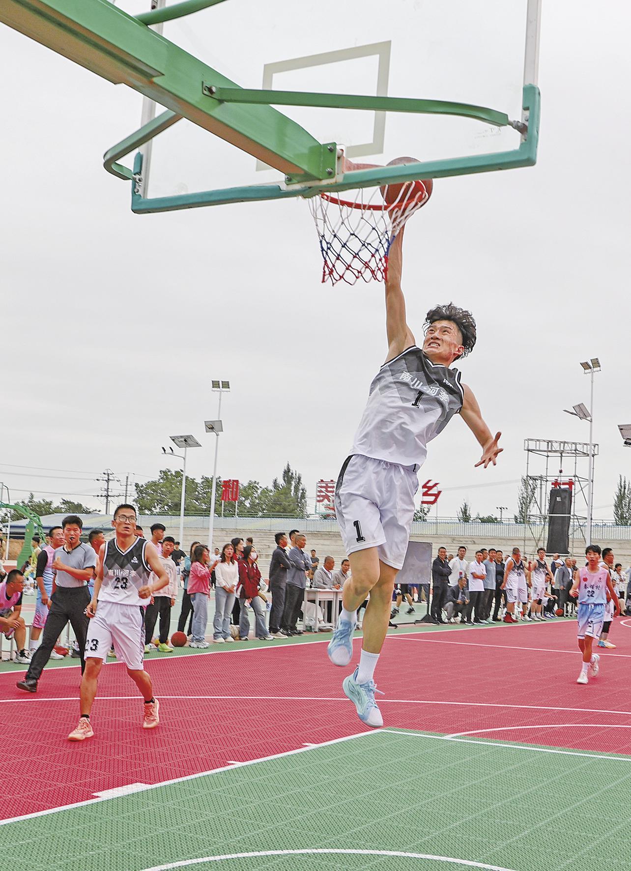 【攝影報(bào)道】2025年慶陽(yáng)市“大賢杯”和美鄉(xiāng)村籃球大賽暨“平泉·村BA”火熱開賽