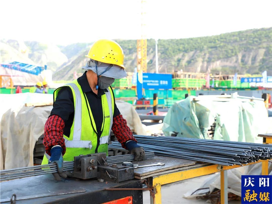 【慶陽(yáng)·縣區(qū)觀察】戰(zhàn)高溫保進(jìn)度 環(huán)縣民生項(xiàng)目“火熱”推進(jìn)