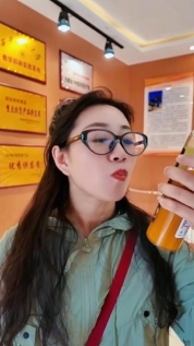 快來看??！酸甜可口的沙棘汁，直播間價(jià)格美麗哦！8月19日下午1點(diǎn)，直播間不見不散！