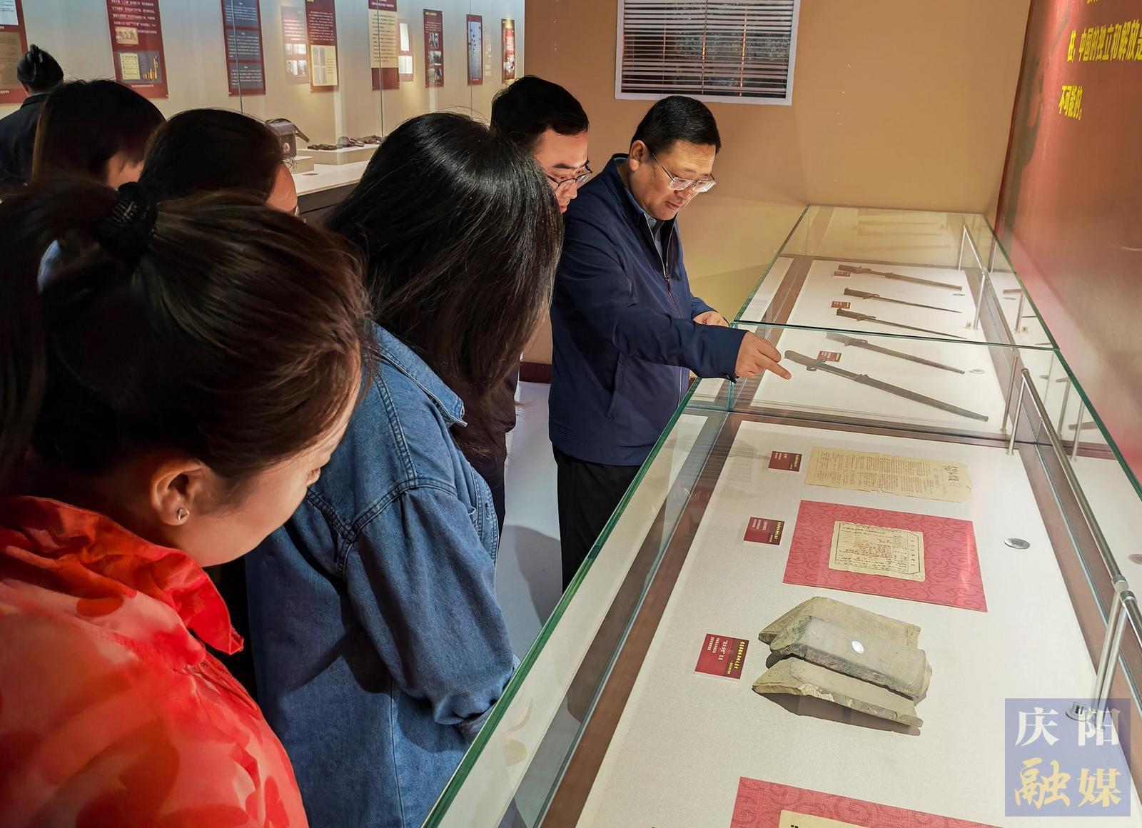 【攝影報(bào)道】隴東抗戰(zhàn)文物展在慶陽市博物館開展