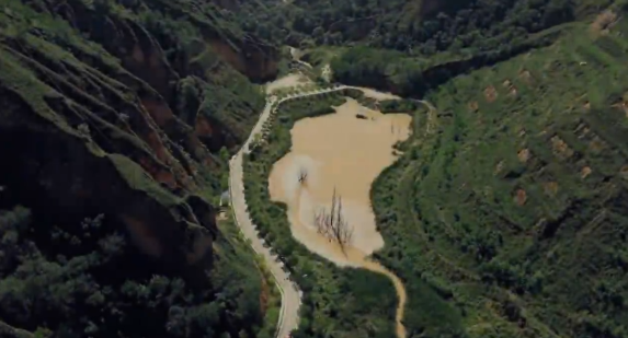 戰(zhàn)陡坡，斗密林！慶陽(yáng)森林消防開(kāi)展山地水泵實(shí)戰(zhàn)訓(xùn)練，鍛造滅火攻堅(jiān)“尖刀”力量！崎嶇山地，水龍呼嘯。看慶陽(yáng)森林消防隊(duì)員如何接力數(shù)百米，鋪設(shè)生命水脈，守護(hù)隴東青山