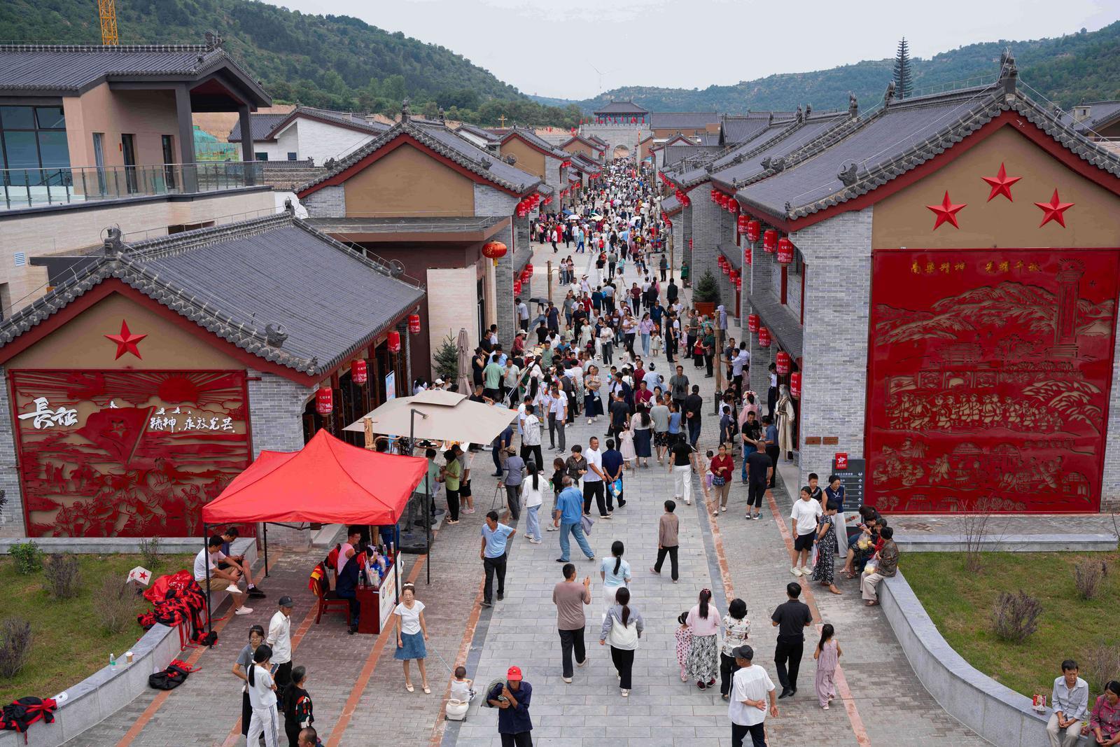 【挑大梁 作標(biāo)桿·縣區(qū)高質(zhì)量發(fā)展巡禮】項(xiàng)目夯基蓄力 發(fā)展行穩(wěn)致遠(yuǎn)——華池縣推進(jìn)項(xiàng)目建設(shè)賦能經(jīng)濟(jì)發(fā)展掃描