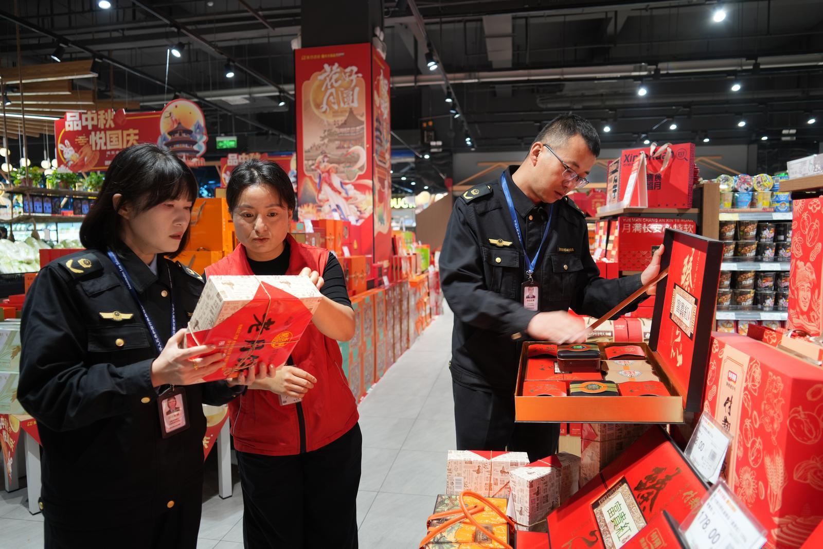 西峰區(qū)開(kāi)展月餅市場(chǎng)專(zhuān)項(xiàng)檢查