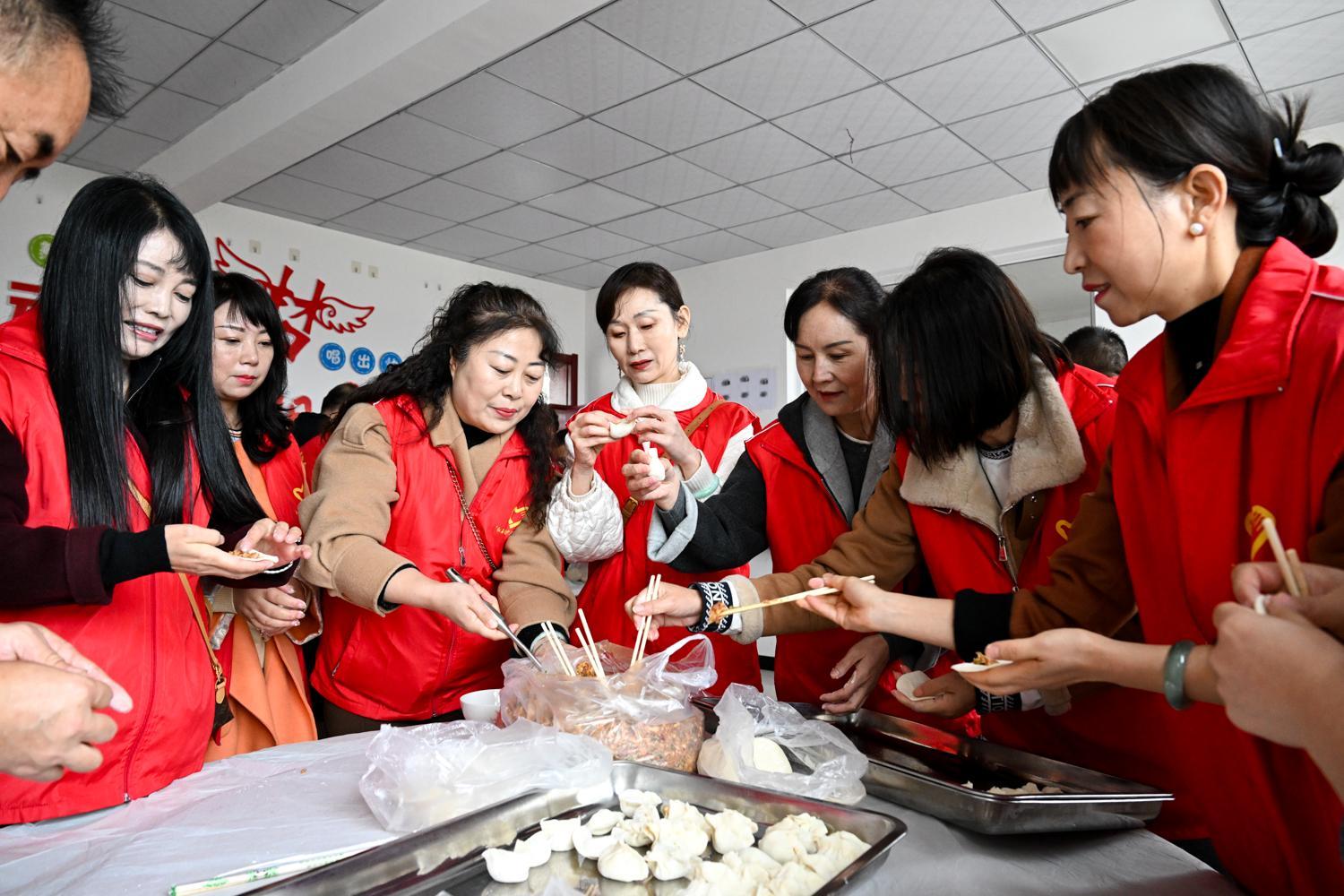 【攝影報道】“紅石榴籽心連心 中華民族一家親”重陽節(jié)志愿服務(wù)活動情暖顯勝敬老院