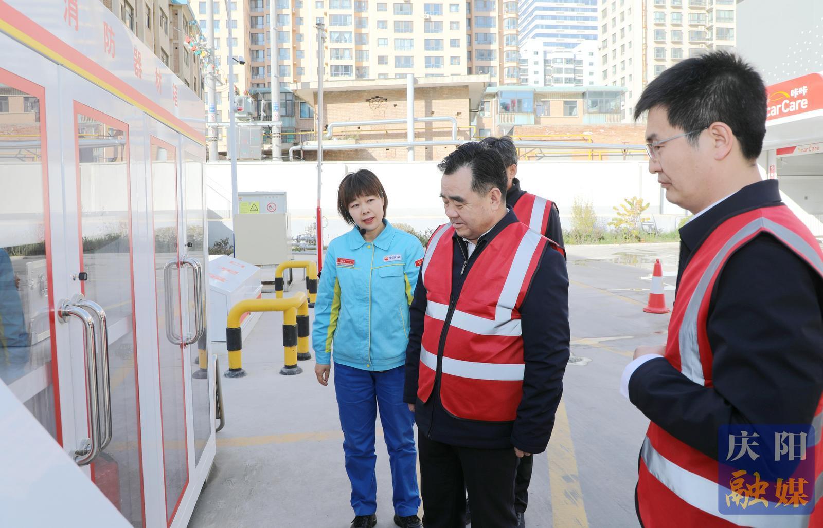 黃澤元在部分中省駐慶單位走訪調(diào)研時(shí)強(qiáng)調(diào) 積極履行政治責(zé)任經(jīng)濟(jì)責(zé)任社會(huì)責(zé)任 更深融入更多參與更好支持慶陽(yáng)發(fā)展