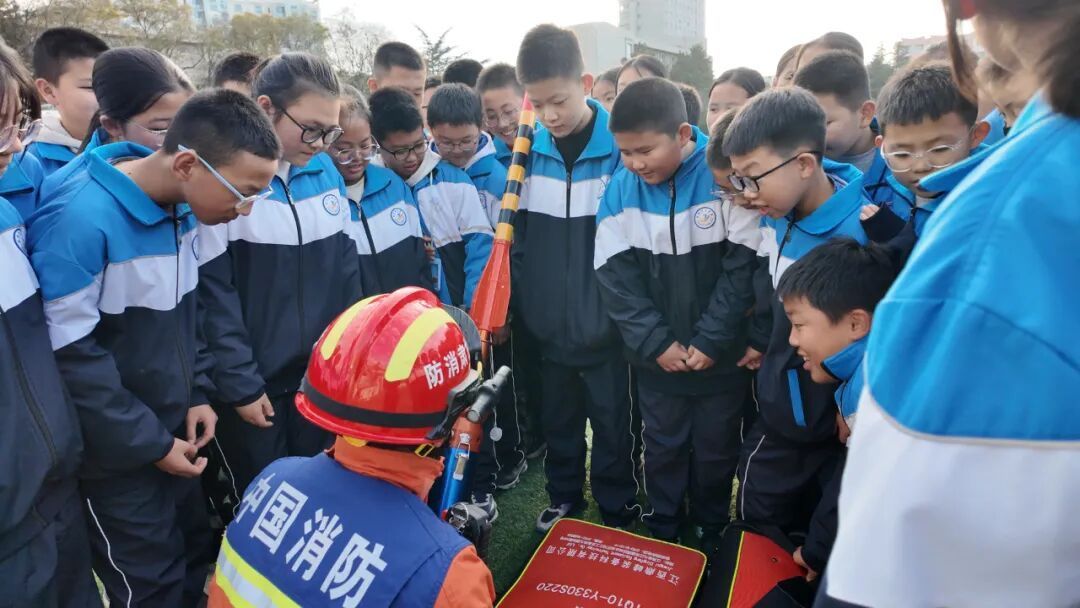 消防宣傳進校園 2000余名師生齊聚一堂學(xué)技能