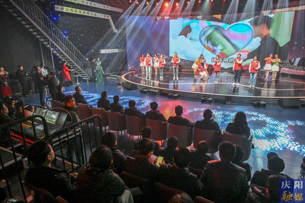 【攝影報道】“大美慶陽·志愿同行”志愿服務(wù)總品牌發(fā)布和文化標(biāo)識發(fā)布式暨首屆志愿服務(wù)優(yōu)秀典型嘉許禮舉行