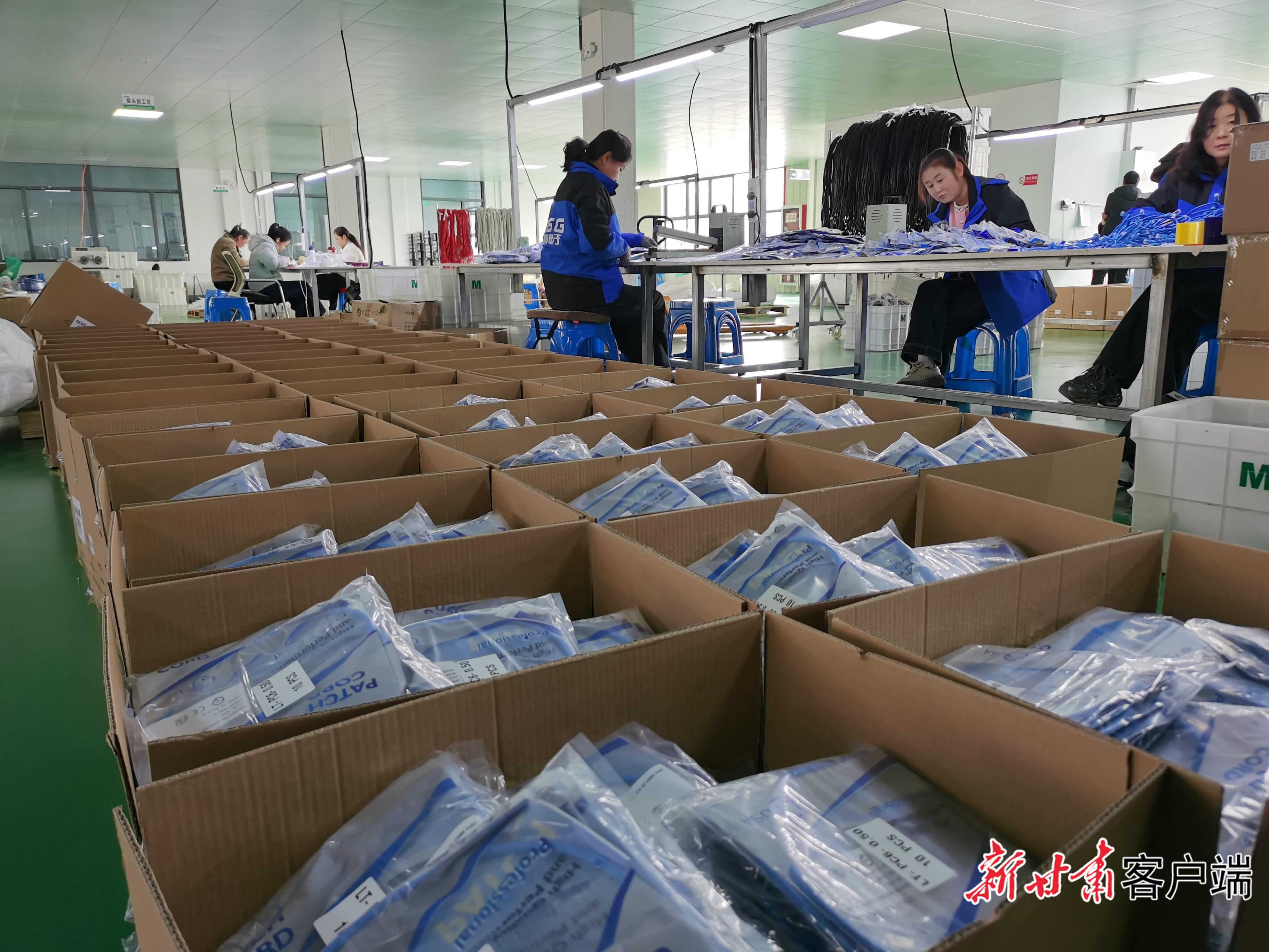 【四中全會(huì)精神在基層·鄉(xiāng)村新風(fēng)貌】“咱們的產(chǎn)品賣全球”