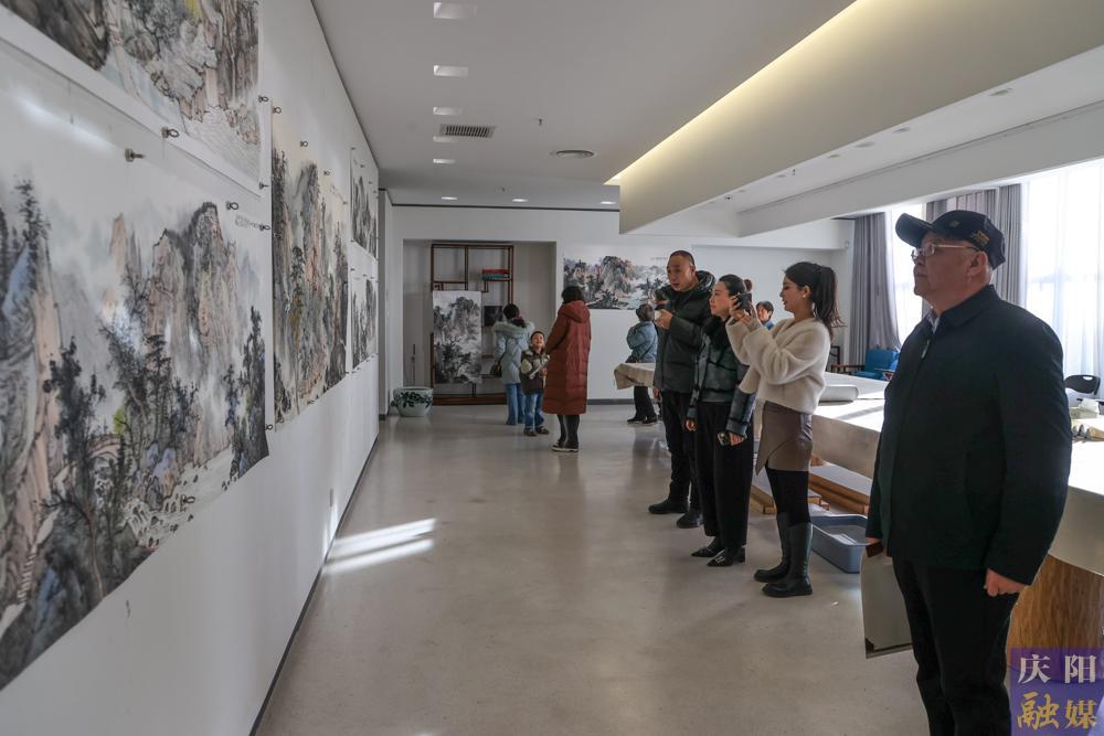 【攝影報(bào)道】“翰墨傳承·隴上高歌”周揚(yáng)波中國(guó)畫邀請(qǐng)展在慶陽(yáng)開(kāi)展
