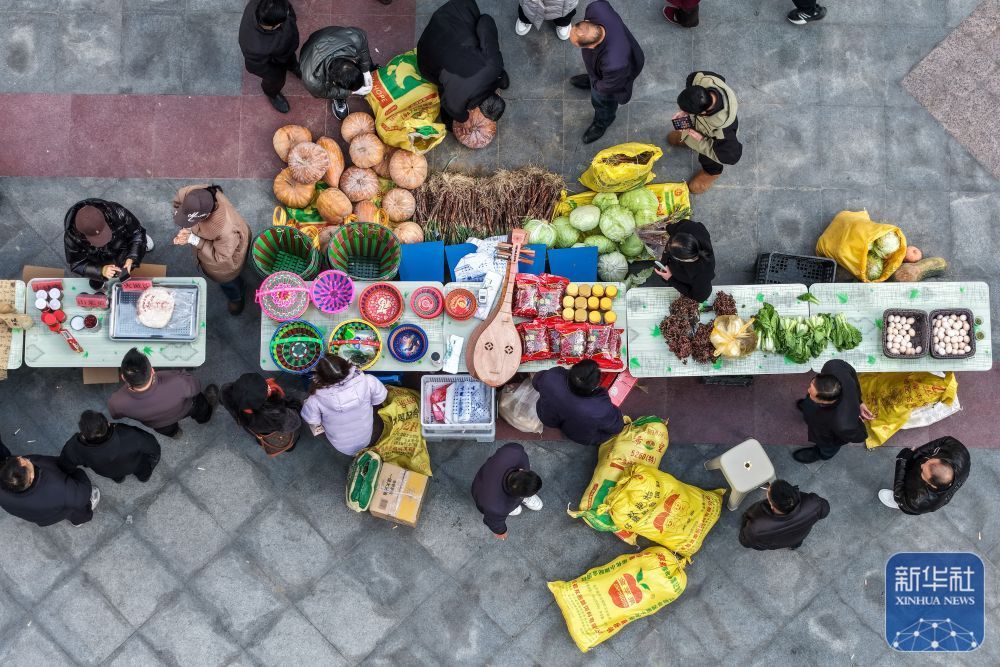 甘肅隴南：“冬至大集” 助農(nóng)增收