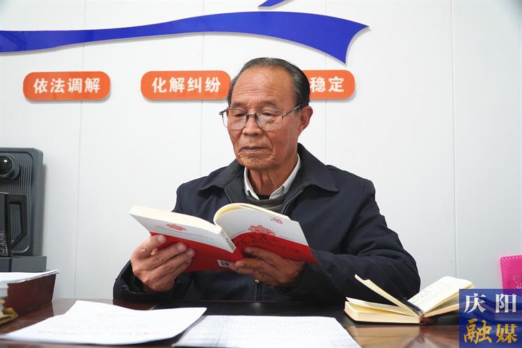 【慶陽榜樣】司登科：教壇下的人民調(diào)解員