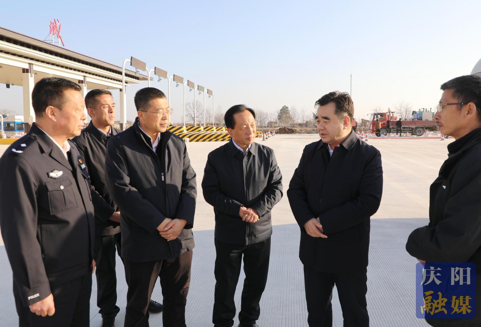 黃澤元在調(diào)研東數(shù)西算產(chǎn)業(yè)園和西合東繞城公路建設(shè)情況時強調(diào) 加快構(gòu)建產(chǎn)業(yè)生態(tài)體系打造國家算力底座 全力推進交通項目建設(shè)實現(xiàn)區(qū)域協(xié)同發(fā)展