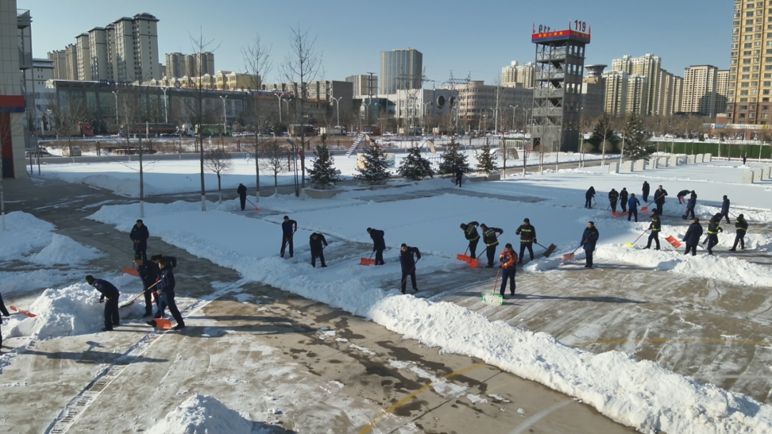 瑞雪紛飛覆營區(qū) 破冰除雪顯擔(dān)當(dāng) | 慶陽消防組織全員掃雪活動(dòng)
