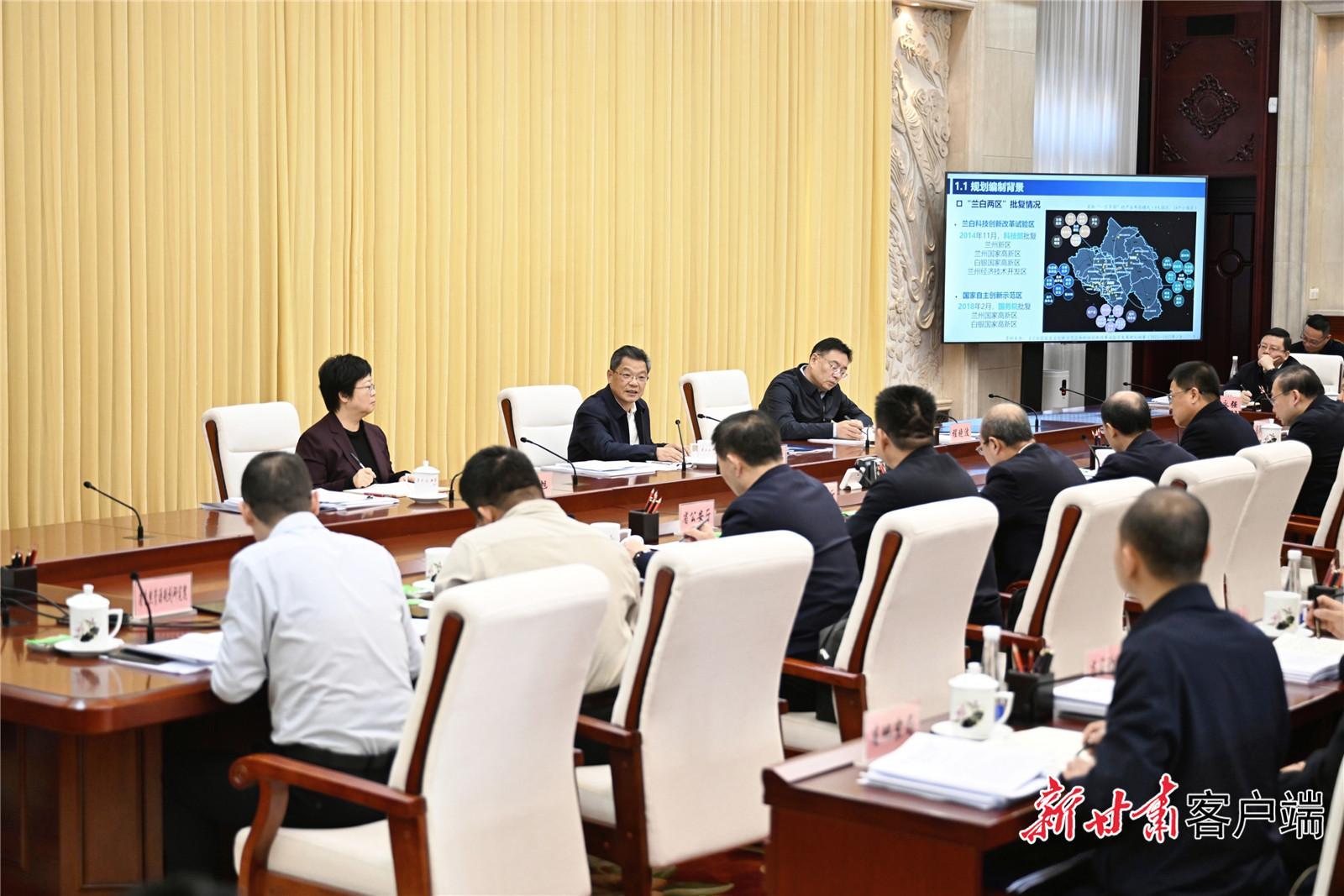 任振鶴在省國(guó)土空間規(guī)劃委員會(huì)全體會(huì)議上強(qiáng)調(diào) 堅(jiān)持系統(tǒng)觀念 落實(shí)“一張藍(lán)圖” 以高質(zhì)量國(guó)土空間規(guī)劃引領(lǐng)甘肅的明天更美好