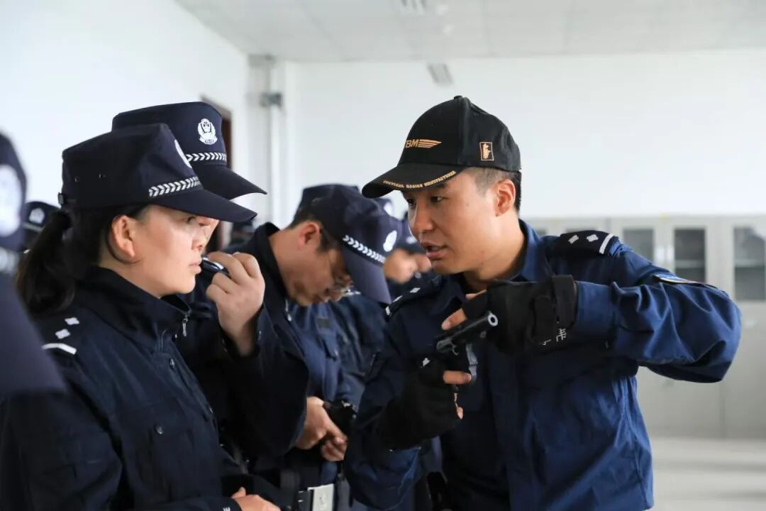 忠誠鑄盾 利劍護民——警營先鋒李偉亮的十四載擔當