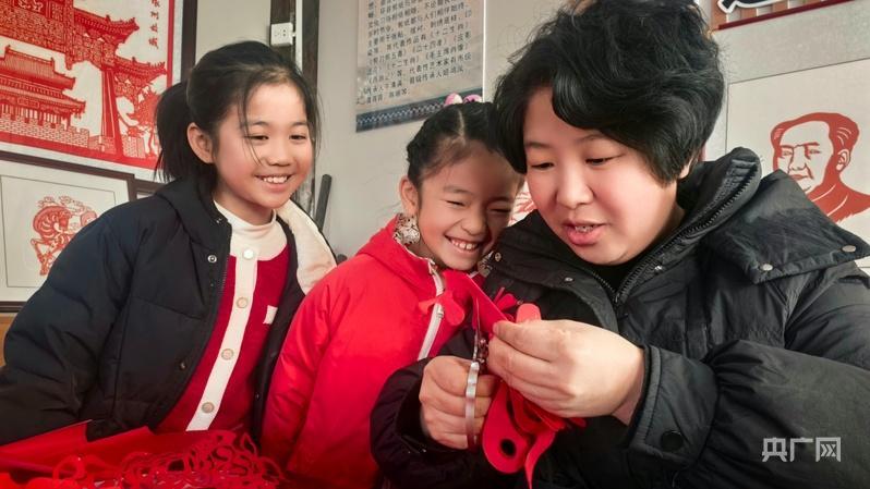 非遺傳承人李晶晶：讓剪紙技藝可參與、可創(chuàng)造、可分享