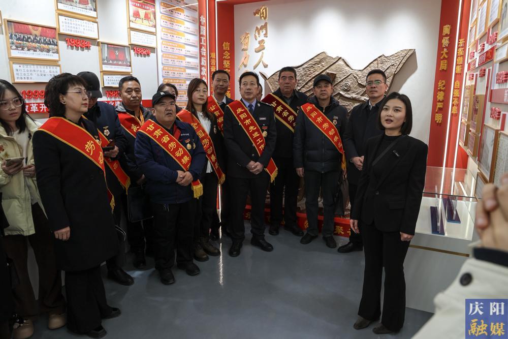 【攝影報(bào)道】慶陽市總工會(huì)組織各級(jí)勞模開展工人文化宮參觀學(xué)習(xí)與座談交流活動(dòng)