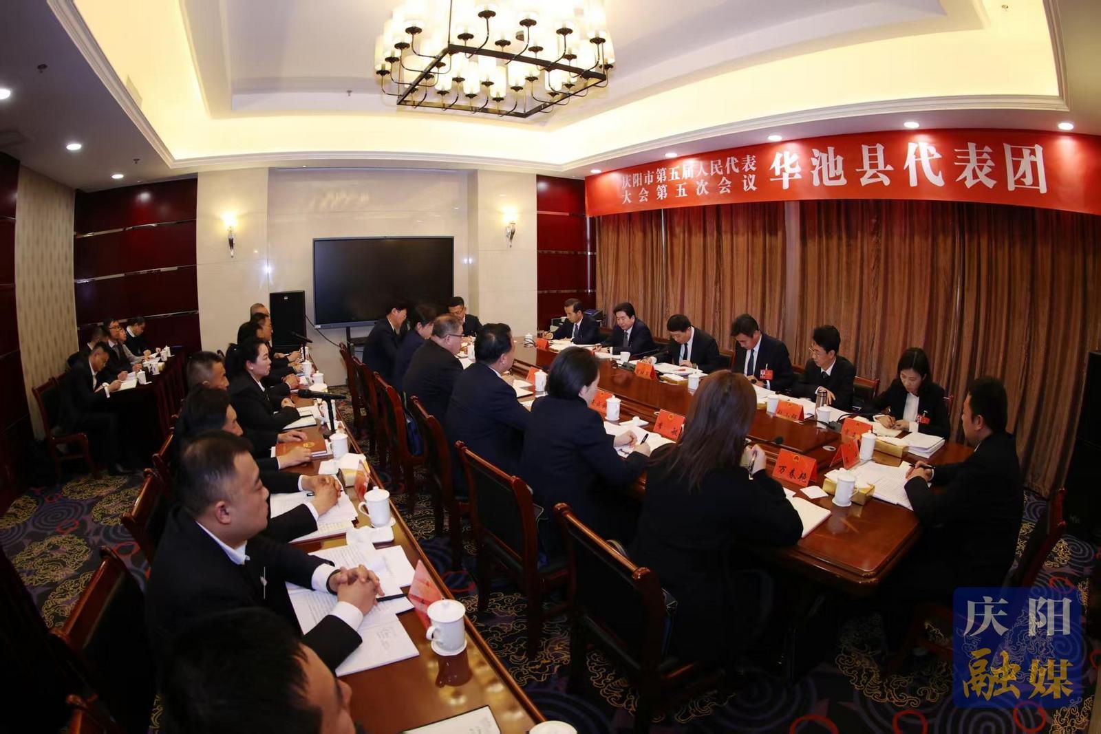 周繼軍在華池縣代表團(tuán)審議時(shí)強(qiáng)調(diào) 錨定目標(biāo)  跳起摸高 全力推動(dòng)縣域經(jīng)濟(jì)爭(zhēng)先進(jìn)位