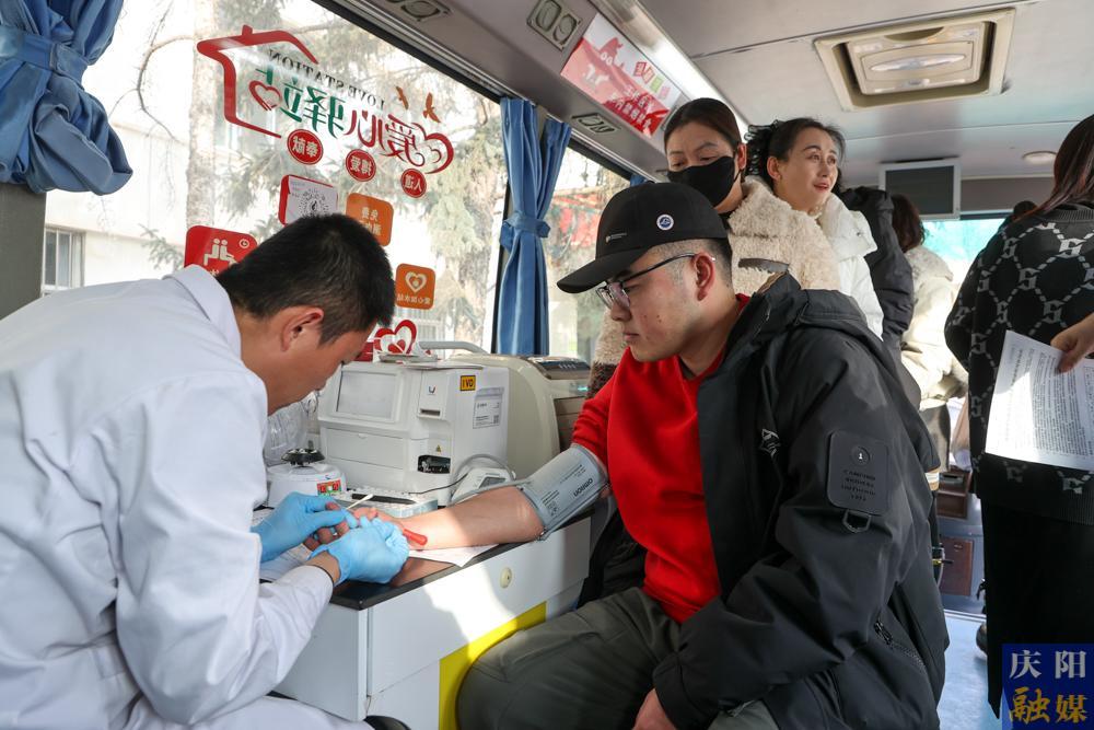 【攝影報(bào)道】慶陽市衛(wèi)健系統(tǒng)開展“熱血暖隴原 紅心護(hù)生命”無償獻(xiàn)血活動(dòng)