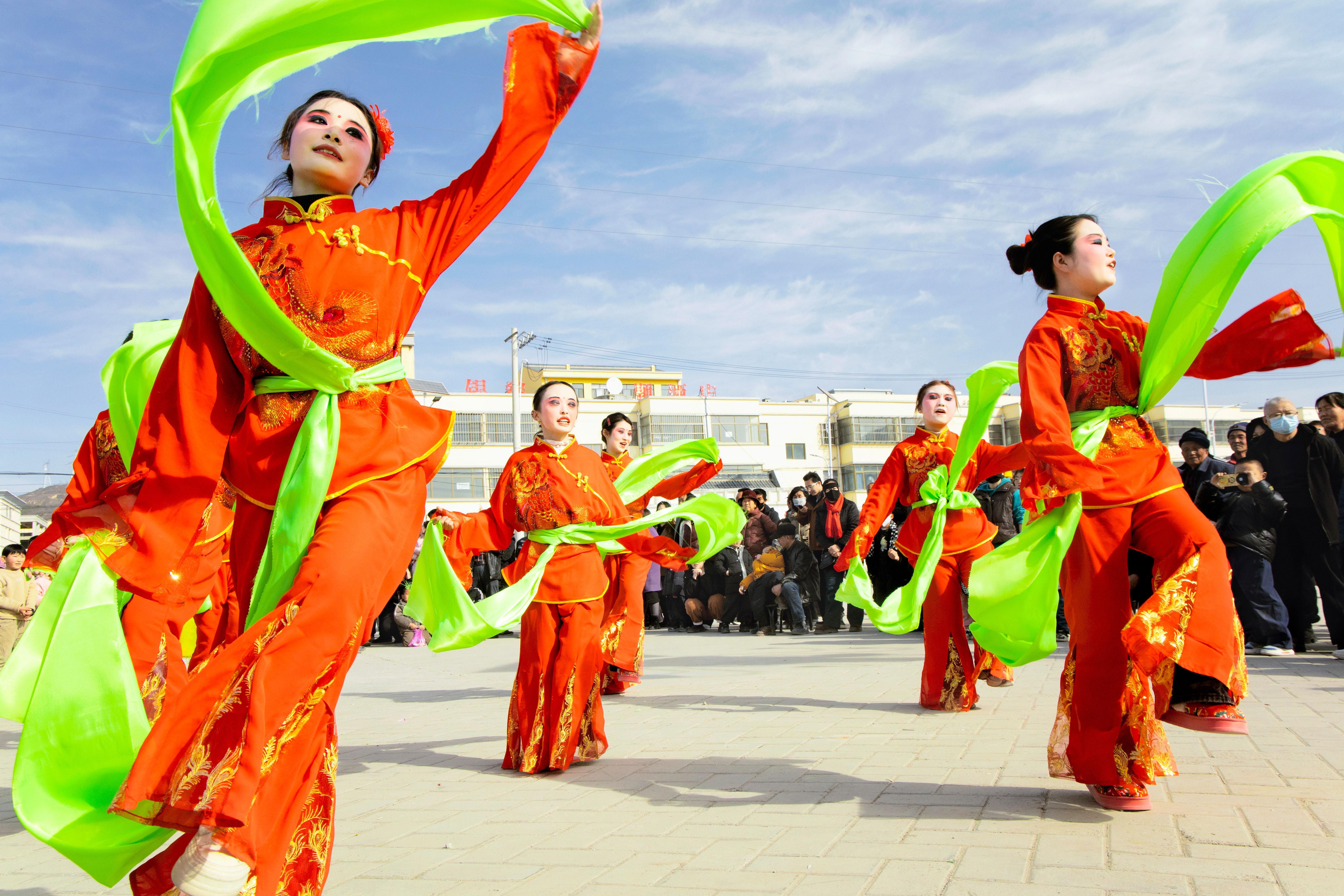 【攝影報(bào)道】環(huán)縣：社火鬧春 年味正濃