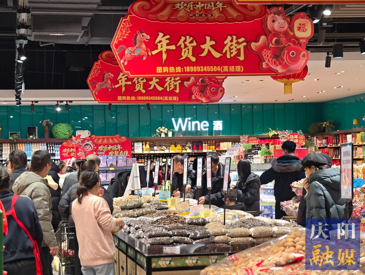 【攝影報道】西峰：集市煙火濃 年貨采購?fù)? />
                        <p class=