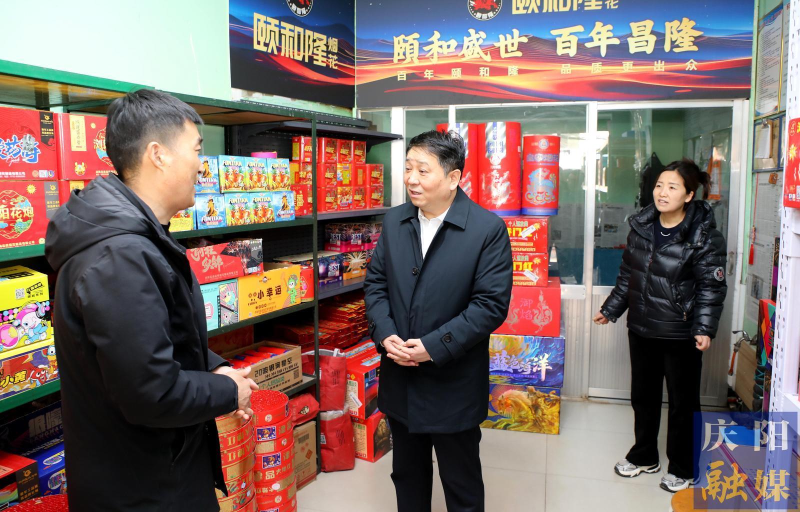 周繼軍在檢查調(diào)度春節(jié)假期值班值守和安全生產(chǎn)工作時(shí)強(qiáng)調(diào) 嚴(yán)之又嚴(yán)實(shí)之又實(shí)細(xì)之又細(xì)筑牢安全防線 確保社會(huì)大局安全穩(wěn)定群眾歡樂祥和過節(jié)