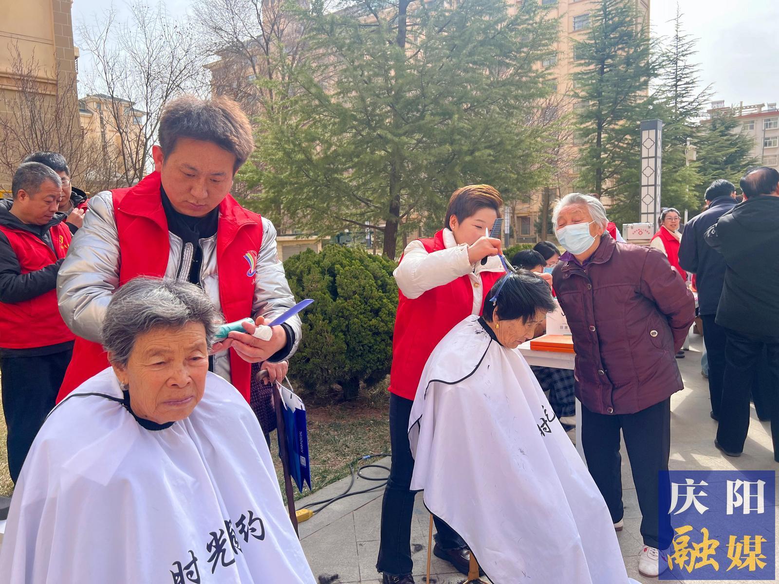 【品質(zhì)生活·惠民福地】志愿服務(wù) 慶Young先行  ——慶陽(yáng)市3·5學(xué)雷鋒青年志愿服務(wù)活動(dòng)舉辦