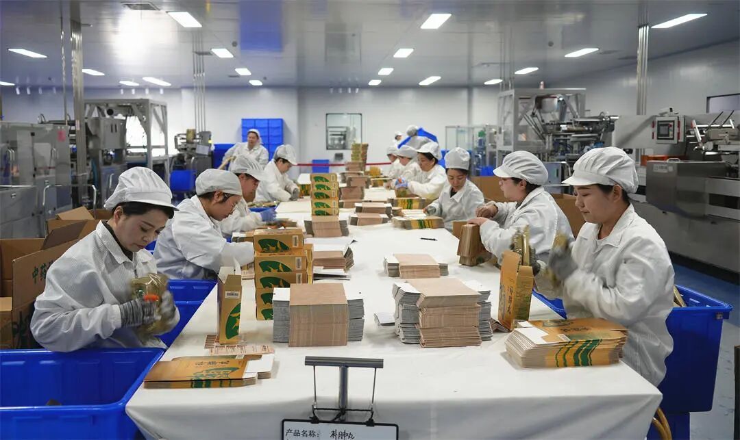 【跑好“第一棒” 力促“開門紅”】西峰藥企研發(fā)生產(chǎn)“雙加速”創(chuàng)新驅(qū)動(dòng)“開門紅”