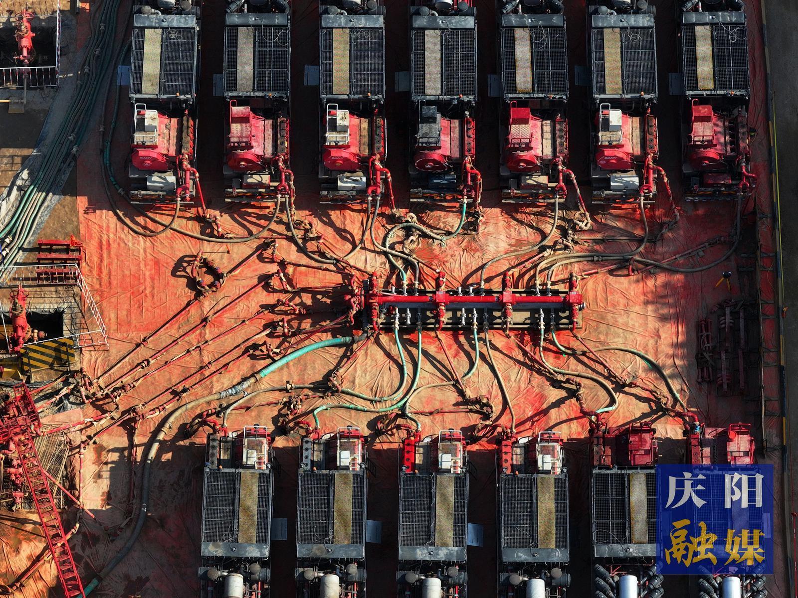 【攝影報道】慶陽華鉆能源集團公司喜迎開門紅 華H66平臺壓裂作業(yè)沖刺收官