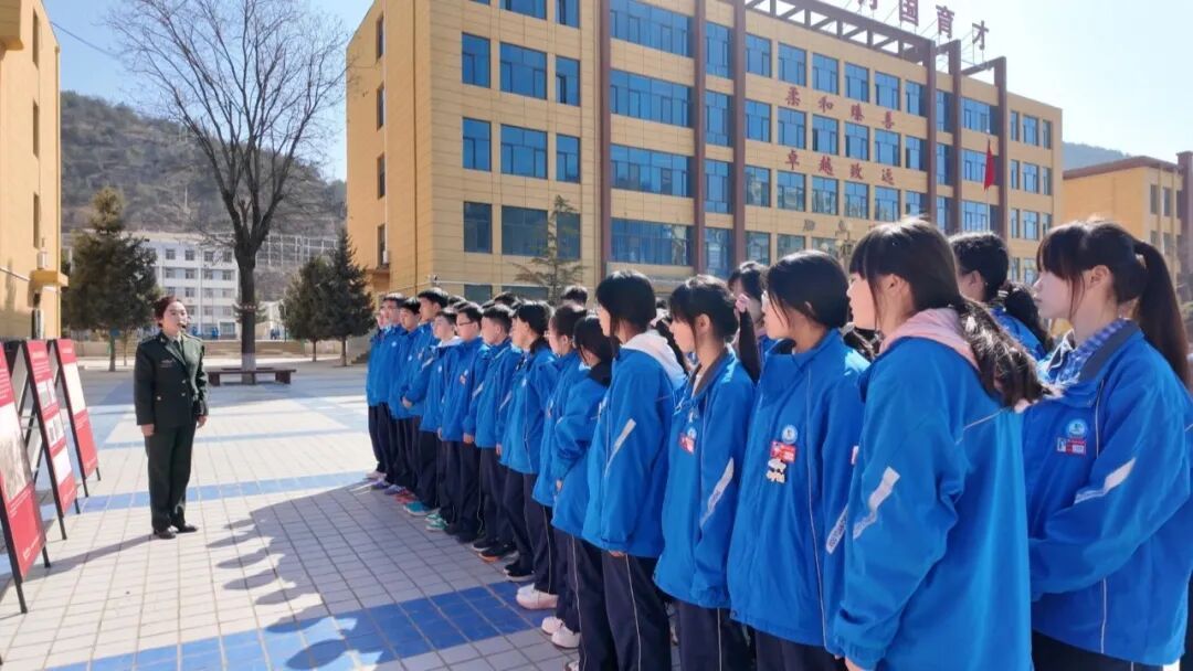 南梁革命紀(jì)念館在柔遠(yuǎn)初級中學(xué)開展 “開學(xué)第一課——傳承長征精神 爭做時代新人” 主題社教活動