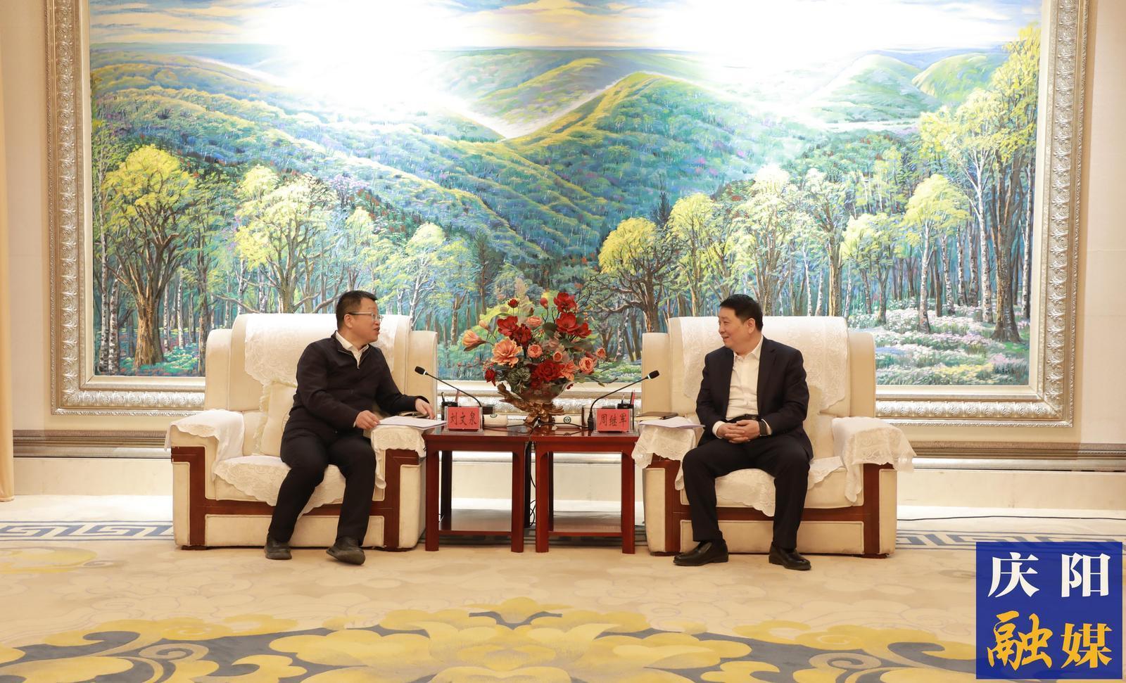 周繼軍與國(guó)網(wǎng)甘肅省電力公司董事長(zhǎng)、黨委書記劉文泉座談