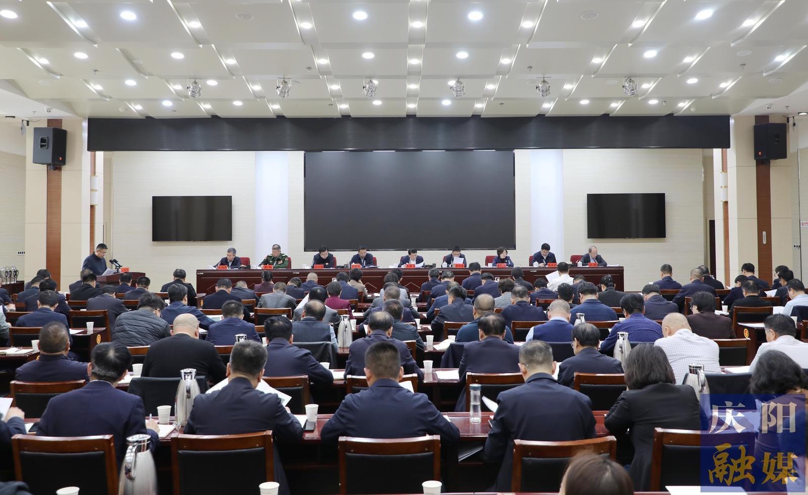 周繼軍在“東數(shù)西算”工程暨國(guó)家級(jí)零碳園區(qū)建設(shè)工作推進(jìn)會(huì)議上強(qiáng)調(diào) 全面落實(shí)國(guó)家戰(zhàn)略 主動(dòng)擁抱數(shù)智時(shí)代 奮力打造全國(guó)超大規(guī)模數(shù)據(jù)中心集群