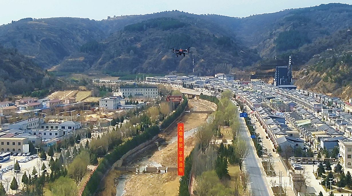 【網(wǎng)絡中國節(jié)·清明】華池消防無人機高空“喊話” 傳播消防安全知識