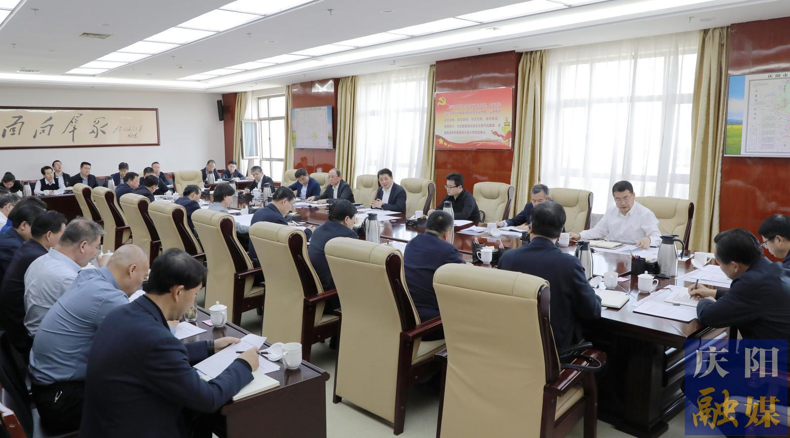 周繼軍在五屆市委財經(jīng)委員會第六次會議上強調(diào) 加快構(gòu)建現(xiàn)代化綜合立體交通網(wǎng)絡(luò) 更好引領(lǐng)支撐經(jīng)濟社會高質(zhì)量發(fā)展