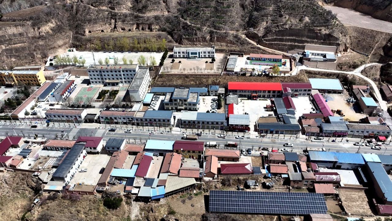 甜蜜產(chǎn)業(yè)繪新景 農(nóng)旅融合促振興——華池縣白馬鄉(xiāng)以蜂蜜產(chǎn)業(yè)與生態(tài)園區(qū)激活鄉(xiāng)村發(fā)展新動(dòng)能