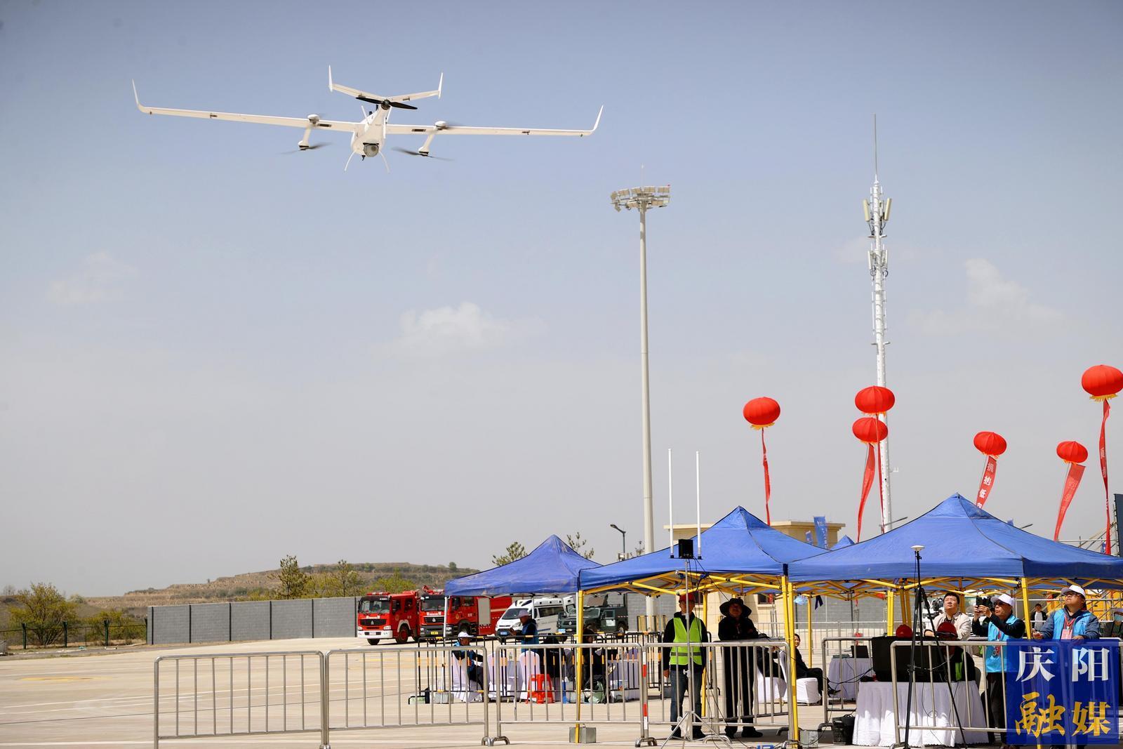 【攝影報(bào)道】2026數(shù)字中國(guó)創(chuàng)新大賽低空經(jīng)濟(jì)賽道油田巡檢場(chǎng)景賽在華池開(kāi)賽